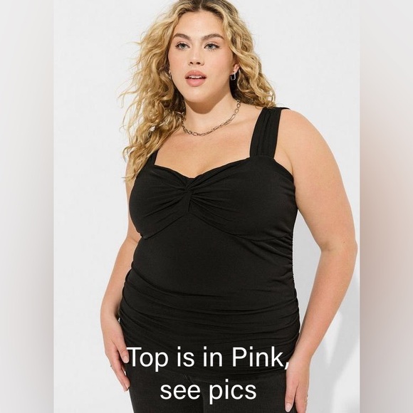 New Woman’s Plus size Pink Torrid long tight top with side ruching size 2X - Picture 1 of 8